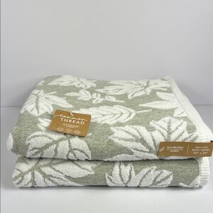 Common Thread Bath Towels Bamboo Cotton Green White Leaf Pattern Set of 2 NEW